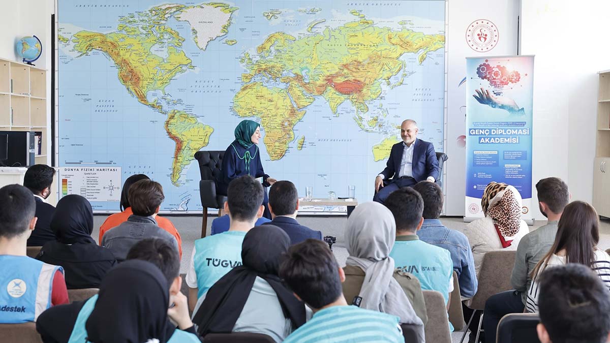 Uzmanlar Diplomasi Söyleşileri'ne konuk oldu