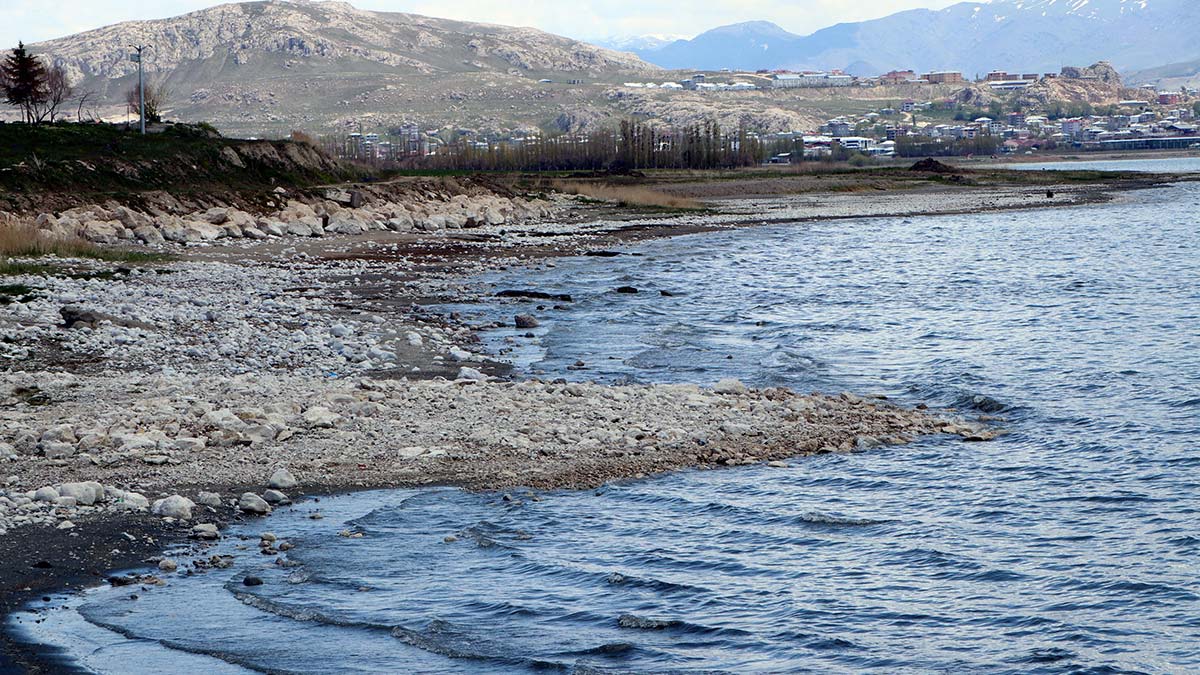 Van Gölü'nün şekli kısmen değişti