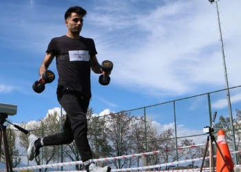 Yangınla mücadele ekibine katılmak için ter döktüler