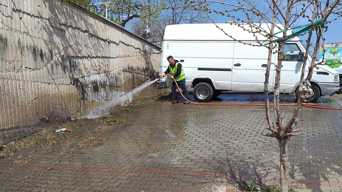 Yenimahalle sokaklarında temizlik çalışması