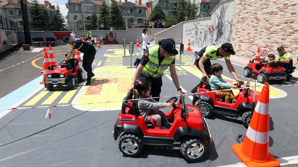 Yenimahalleli miniklere trafik eğitimi