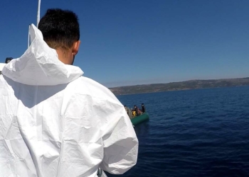 Yunanistan'ın geri ittiği 30 göçmen kurtarıldı