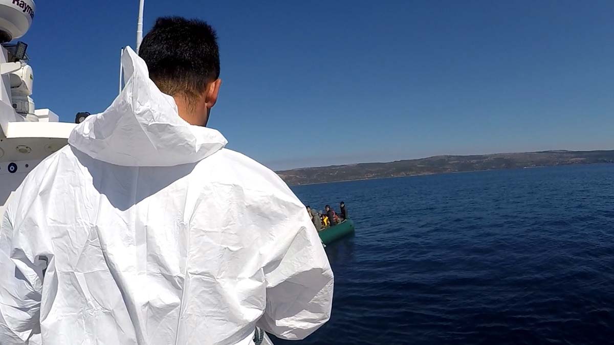 Yunanistan'ın geri ittiği 30 göçmen kurtarıldı