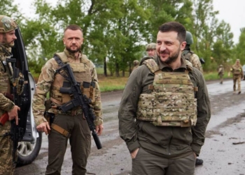 Zelenski Harkiv'i ziyaret etti
