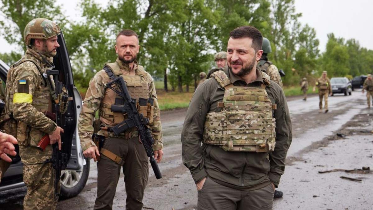 Zelenski Harkiv'i ziyaret etti