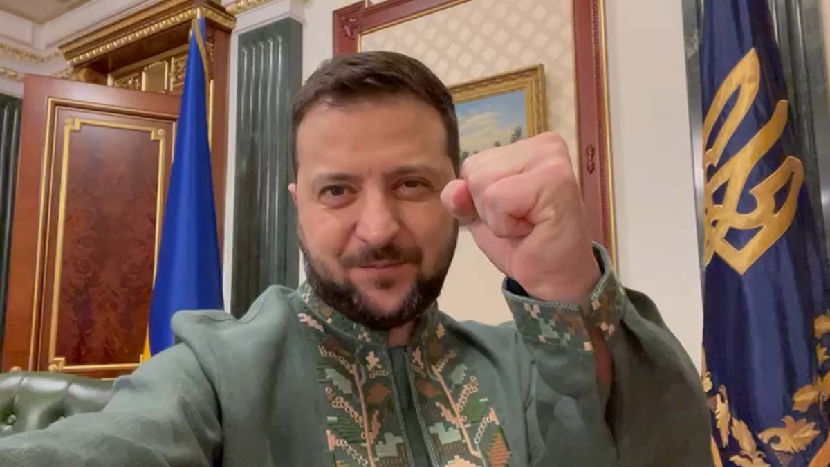 Zelenski, Vışıvanka Günü'ne özel gömlek giydi