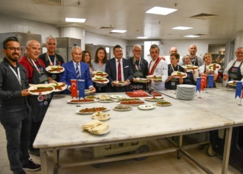 İtalyan şefler Adana'da kebap yapmayı öğrendi