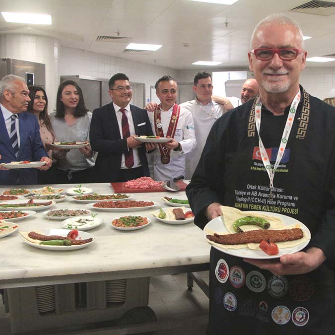 İtalyan şefler Adana'da kebap yapmayı öğrendi