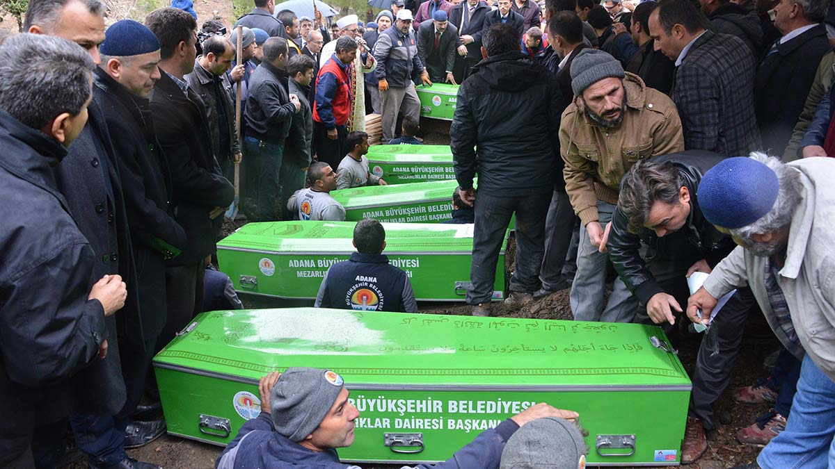 Aladağ yurt yangını davasında istinafta sanıkların cezası arttı. Adana'da 2016 yılında çıkan ve 10'u öğrenci, 12 kişinin hayatını kaybettiği yurt yangını davasında istinaf mahkemesi, cezaları az bularak 8 sanığa 4 yıl 2 ay ile 15 yıl arasında değişen hapis cezaları verdi.