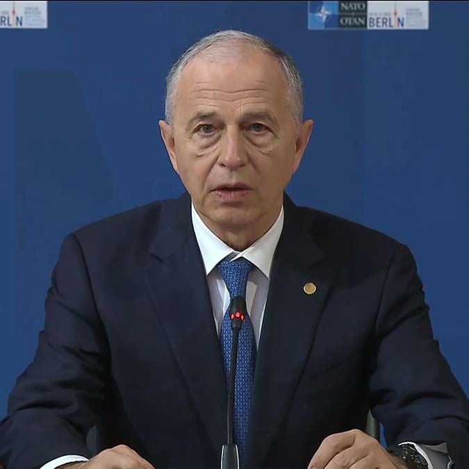 Almanya’nın ev sahipliğinde Berlin’de düzenlenen NATO Dışişleri Bakanları Gayrıresmi Toplantısı ikinci gününde devam ediyor.