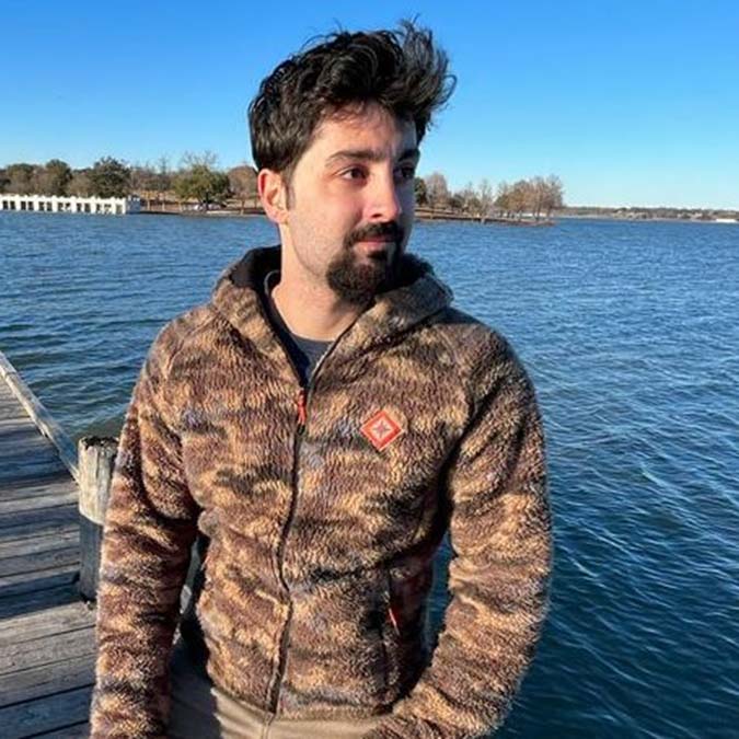 ABD'de Teksas Dallas Üniversitesi'nde doktora eğitimi gören Emre Soykök (26), kaldığı yurttaki odasında ölü bulundu. Emre Soykök'ün ağabeyi Caner Soykök, "Biz Emre'nin intihar ettiğine inanmıyoruz" dedi.