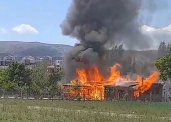 Ankara'da ahşap evde çıkan yangın söndürüldü