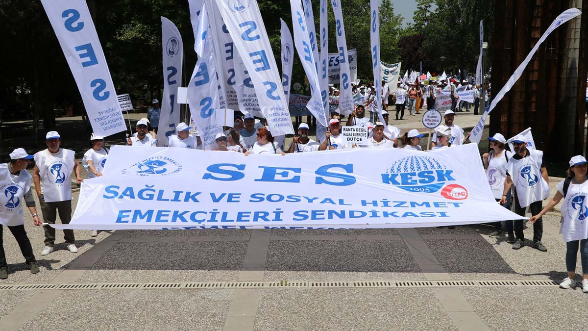 Beyaz mitingde bin sağlık çalışanı bir araya geldi