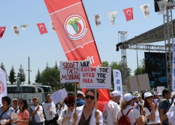Beyaz mitingde bin sağlık çalışanı bir araya geldi