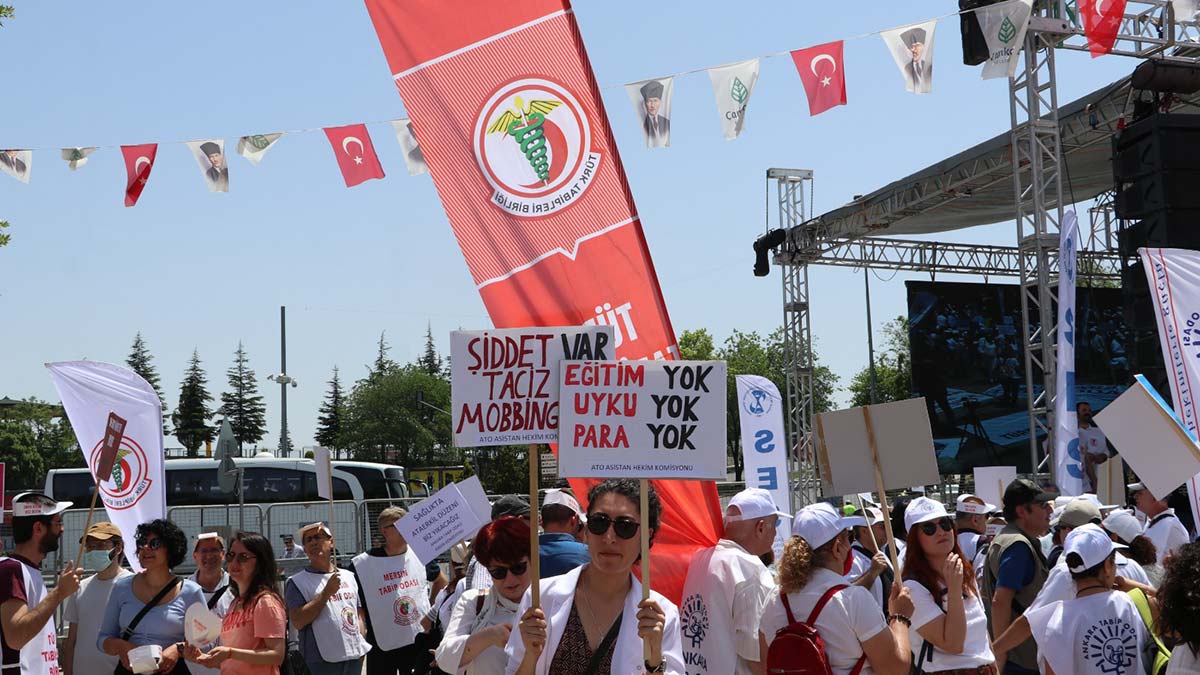 Beyaz mitingde bin sağlık çalışanı bir araya geldi