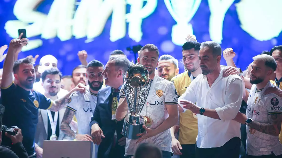 Ankaragücü şampiyonluk kupasını aldı