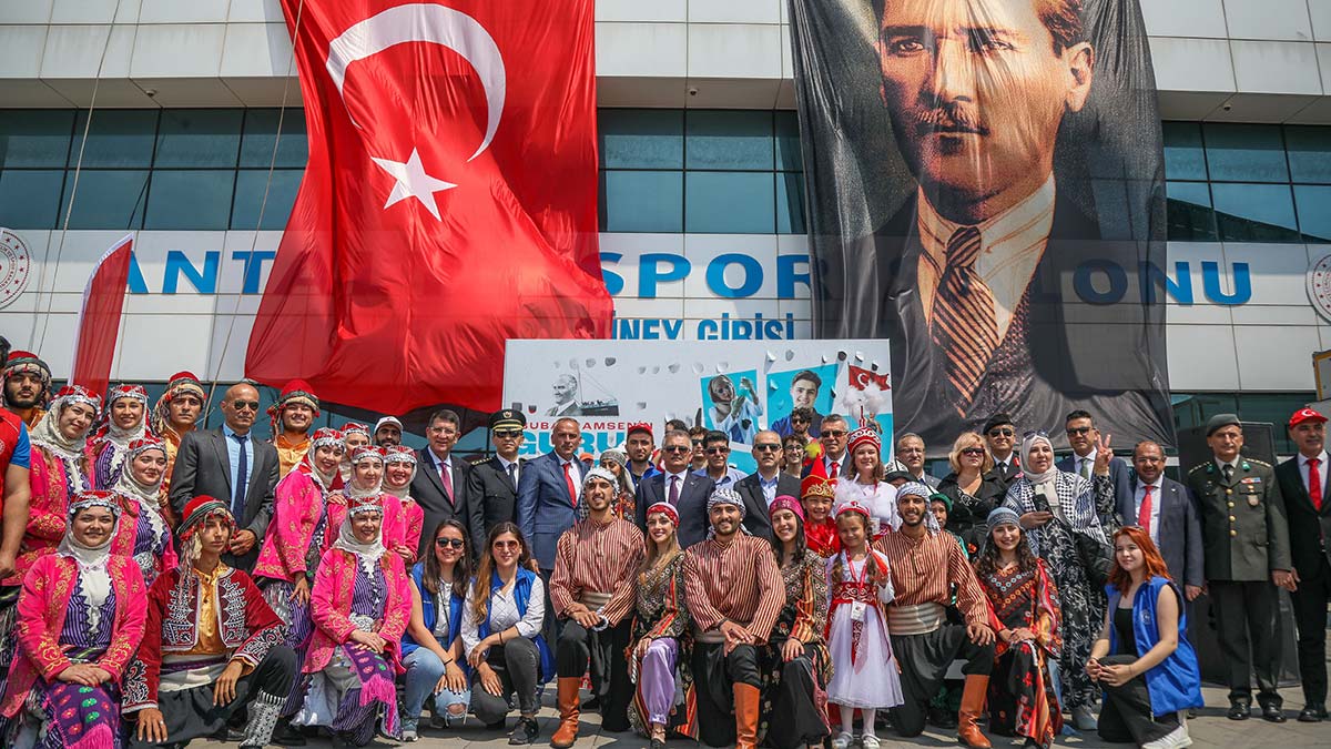 Antalya'da 19 Mayıs kutlandı