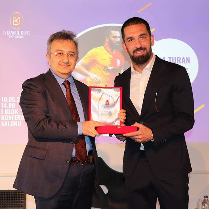 Arda Turan 2022'nin en sevilen futbolcusu seçildi