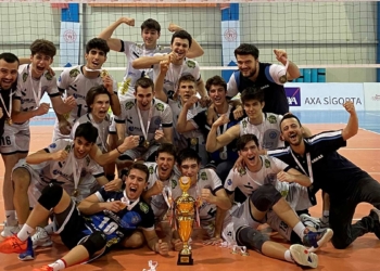 Arkas Spor'un erkek voleybol takımı şampiyon oldu