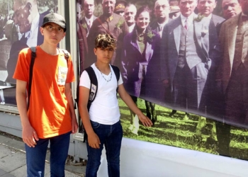 Atatürk posterlerini yırtanlar engellendi