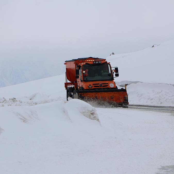 Bahçesaray'a mayıs ayında kar yağdı