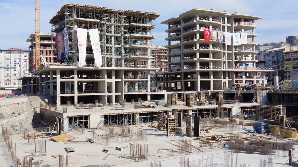 Çevre, Şehircilik ve İklim Değişikliği Bakanı Murat Kurum, "Tabiatı, doğayı koruyacak doğa projeleri yapıyoruz. Ayder'de inşaatlarımız bitme aşamasına geldi" dedi.