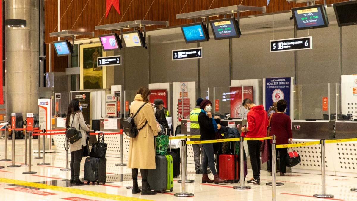 2 milyon 970 bin kişi hava yolu ile seyahat etti