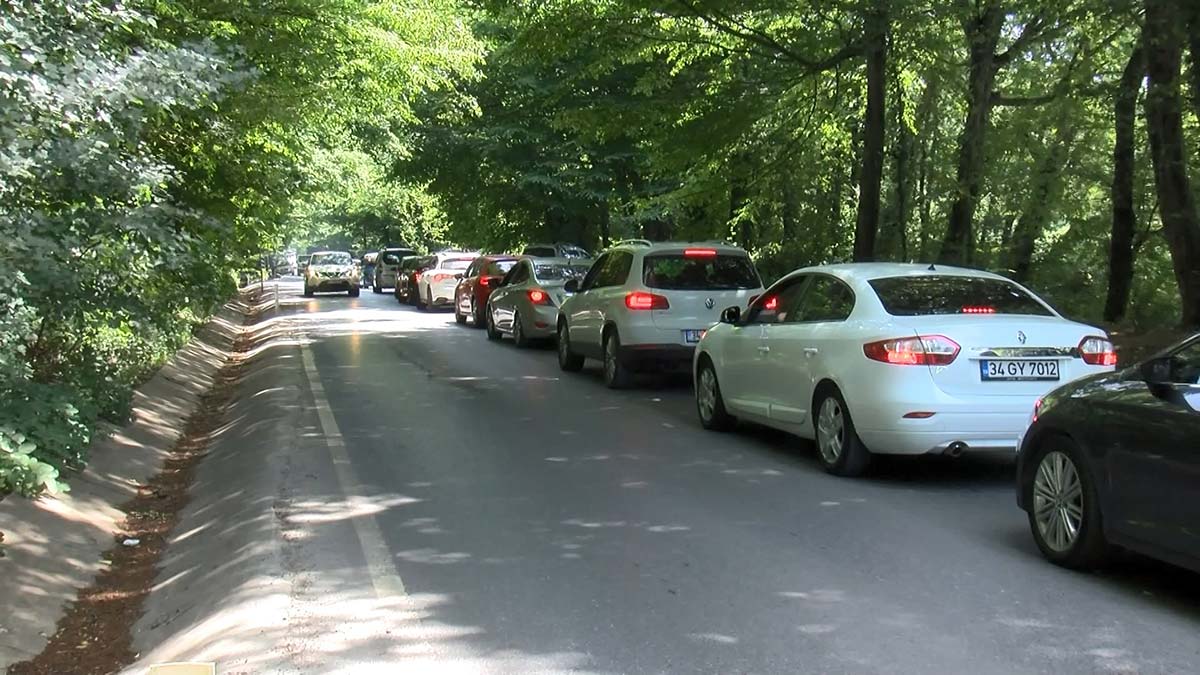 Belgrad Ormanı girişinde araç kuyruğu