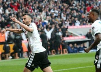 Beşiktaş Fenerbahçe derbisinin ilk yarısı 1-1