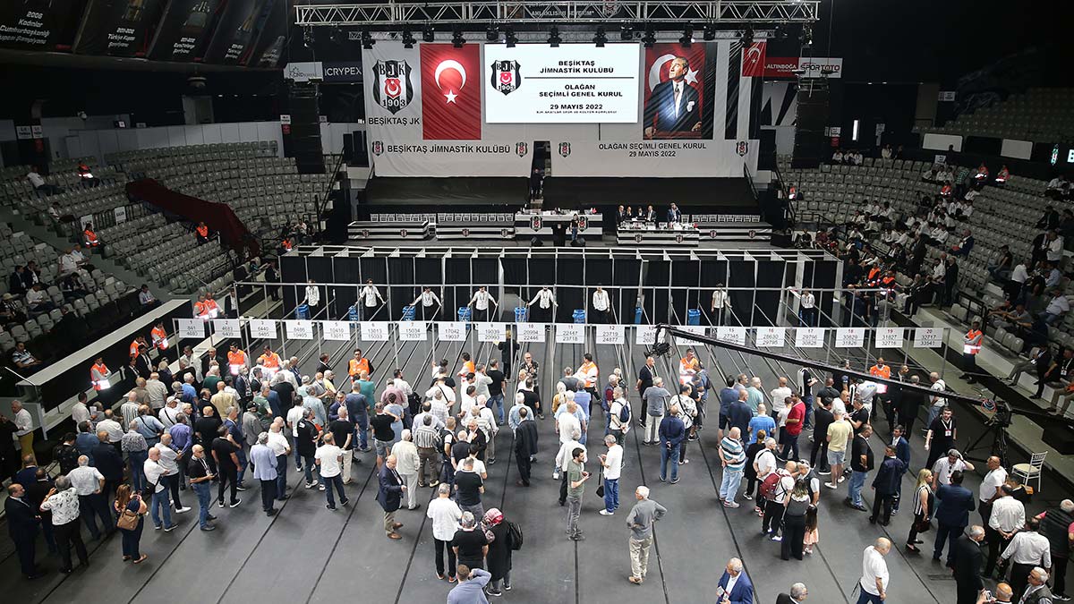 Beşiktaş Olağan Seçimli Genel Kurul Toplantısı'nda oy verme işlemi başladı.