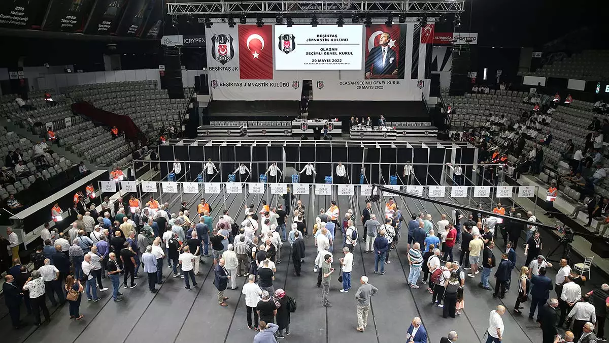 Beşiktaş olağan seçimli genel kurul toplantısı'nda oy verme işlemi başladı.