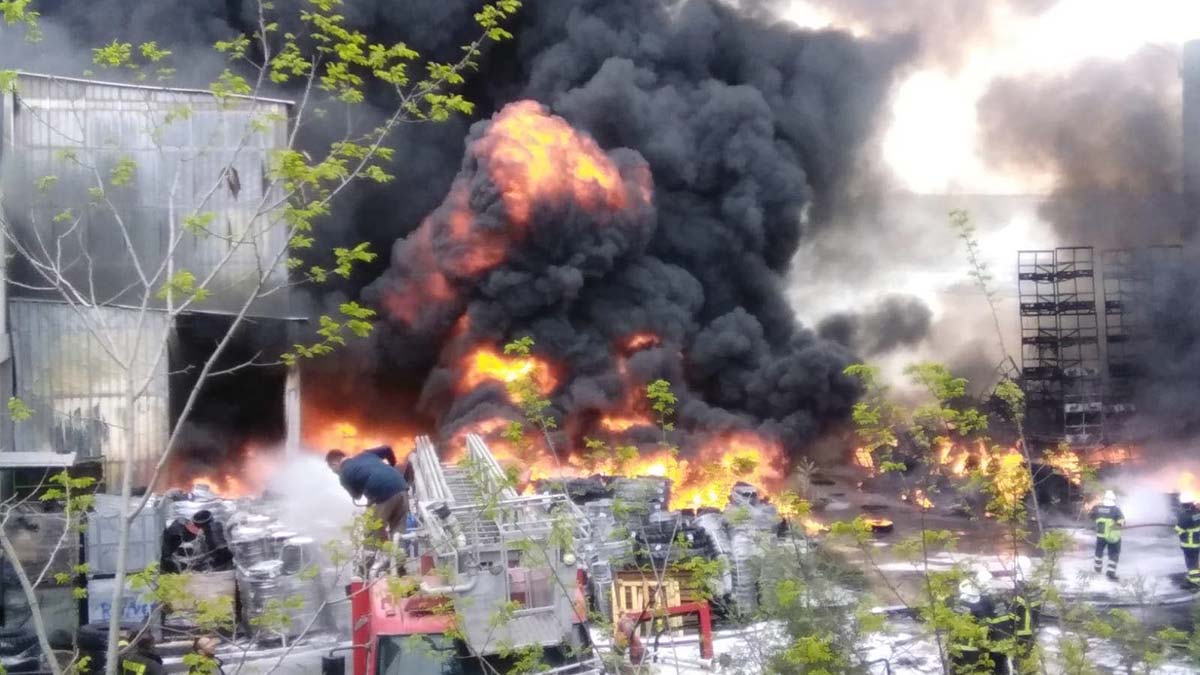 Bilecik'te lastik fabrikasında yangın