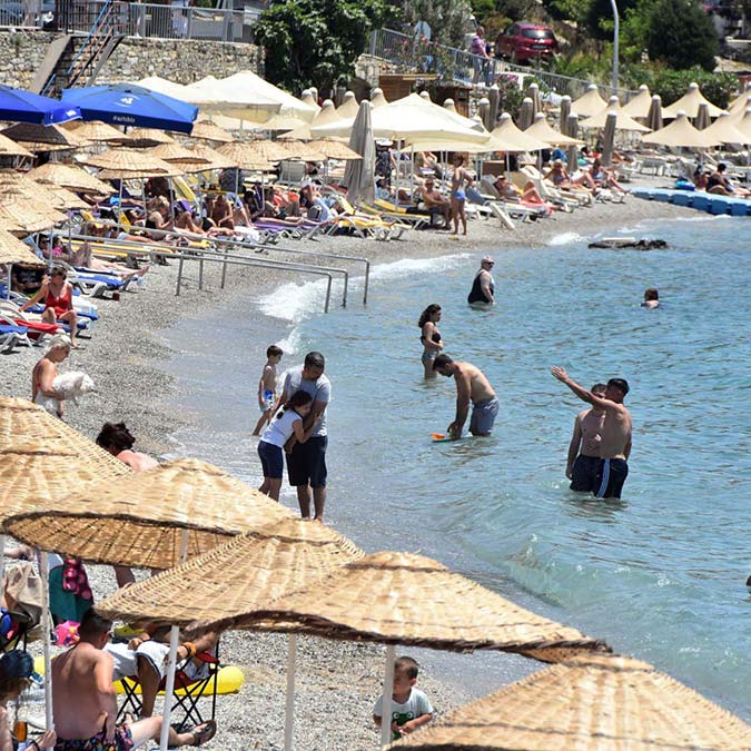 Bodrum'da yabancı turistler sahillere akın etti