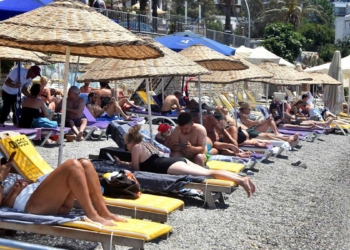Bodrum'da yabancı turistler sahillere akın etti