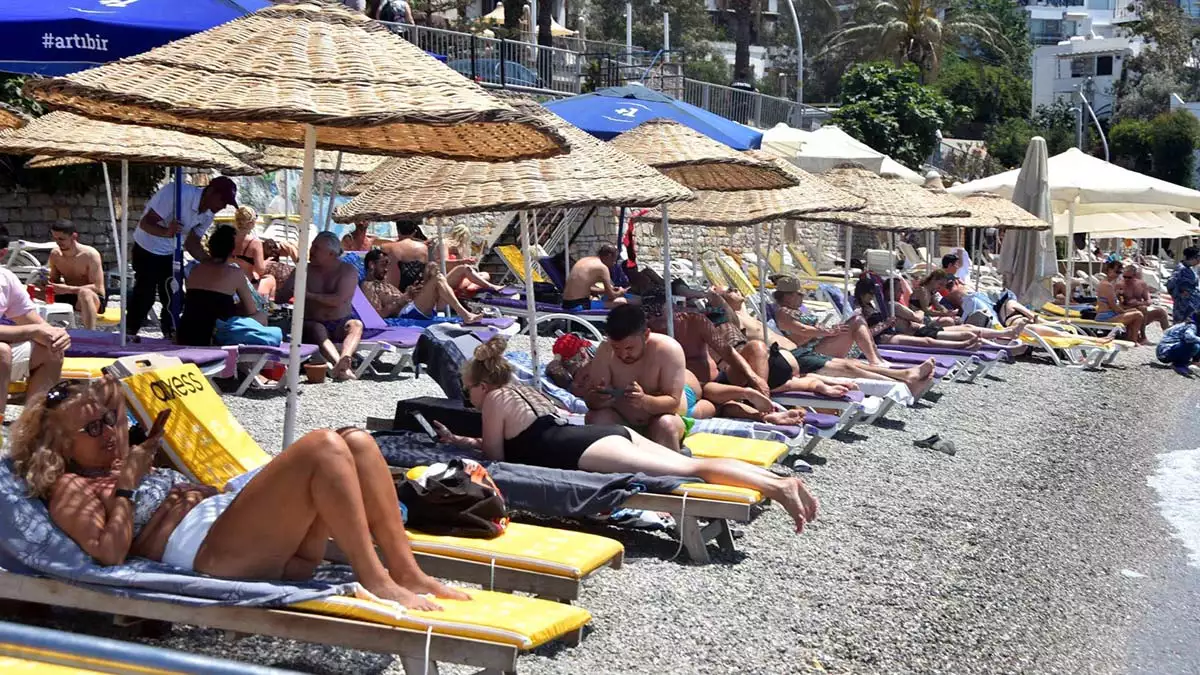 Bodrum'da yabancı turistler sahillere akın etti