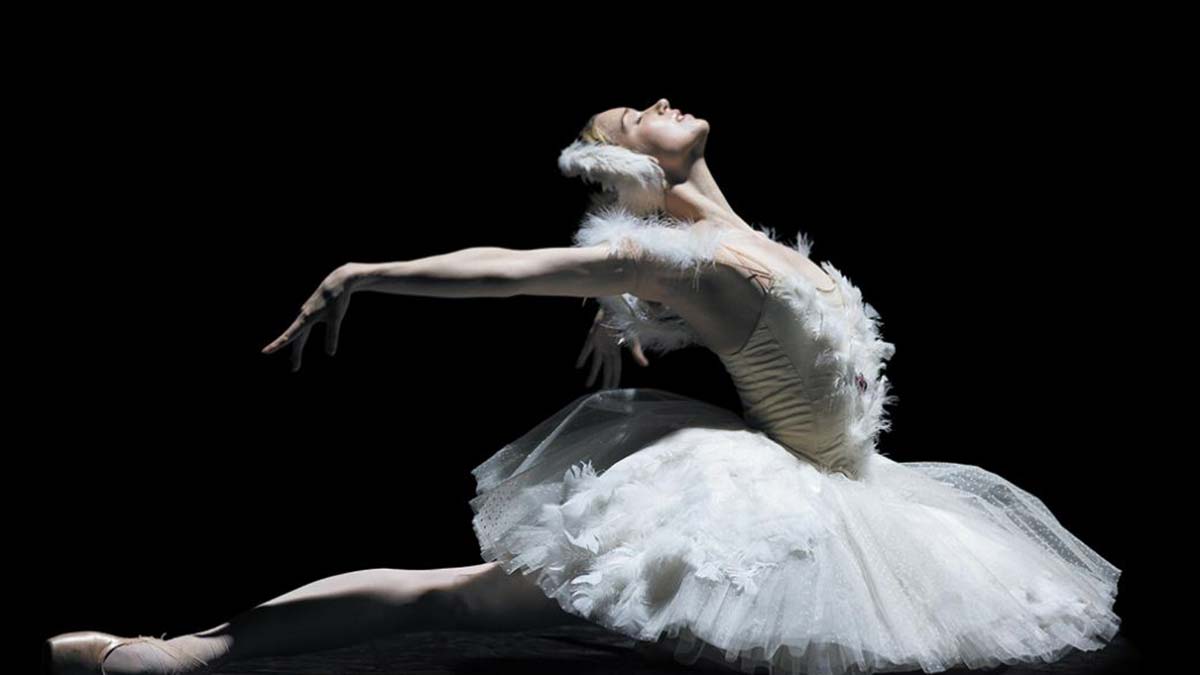 Bolşoy Tiyatrosu 2 yönetmenin gösterisini iptal etti