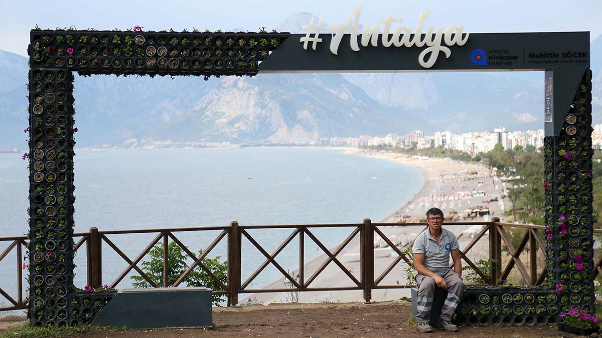 Çiçeklerin çalınması nedeniyle personel görevlendirildi