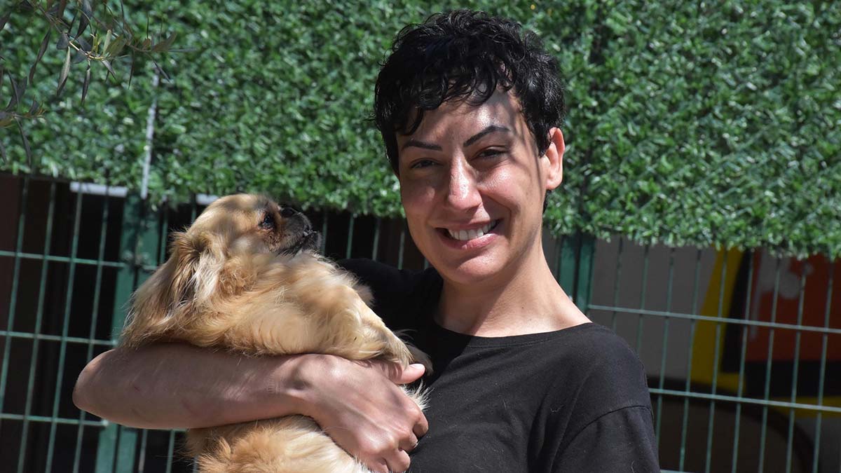 Engelli ve sakat 20 köpeğinin yanı sıra 5 kedisi bulunan Bonomo, yasaklı ırk olarak belirlenen çok sayıda Pitbull ile yaşıyor. Arka bacakları felç nedeniyle tutmayan, Pitbull cinsi 'Putin'in de sevgi dolu olduğunu anlatan Bonomo, "Güçlü hayvanlar oldukları için yanlış anlaşılıyorlar. Kötü ellerde ölüm makinesine dönüşebildikleri için o şekilde addediliyor; yasaklanmaları kendi suçları değil" dedi.