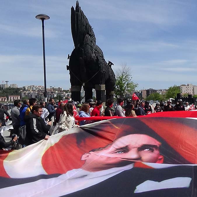 Çanakkale'nin Evlatları Atasının İzinde