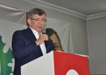 Gelecek Partisi Genel Başkanı Ahmet Davutoğlu Kağızman'da partisinin 1'inci olağan genel kurulunu katıldı. Davutoğlu, çıktıkları çileli yolculukta yiğit insanların kendileriyle birlikte yürüdüklerini söyledi.