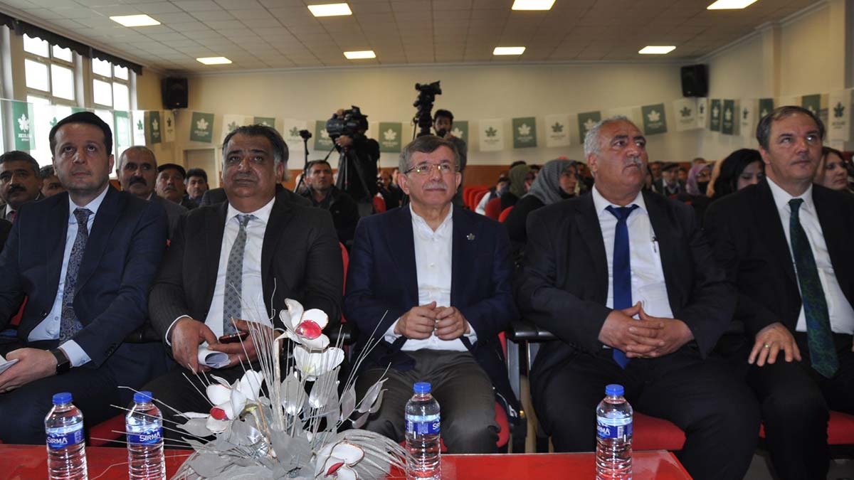 Ahmet Davutoğlu Kağızman'da kongreye katıldı