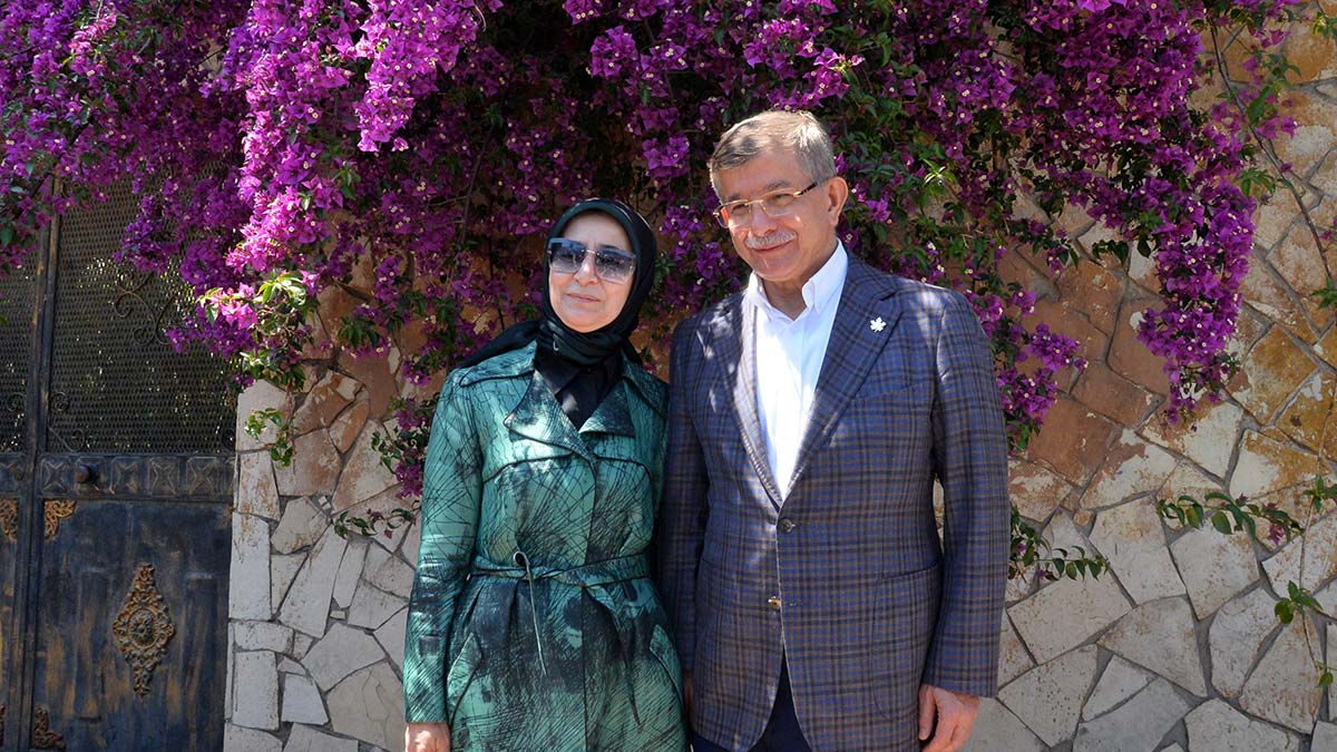 Gelecek Partisi Genel Başkanı Ahmet Davutoğlu, parti olarak ülkeye barış getireceklerini belirterek, “Hiç kimse düşüncesi, inancı, felsefesi, geçmişi dolayısıyla düşman olmayacak. Hiçbir dil dışlanmayacak" dedi.