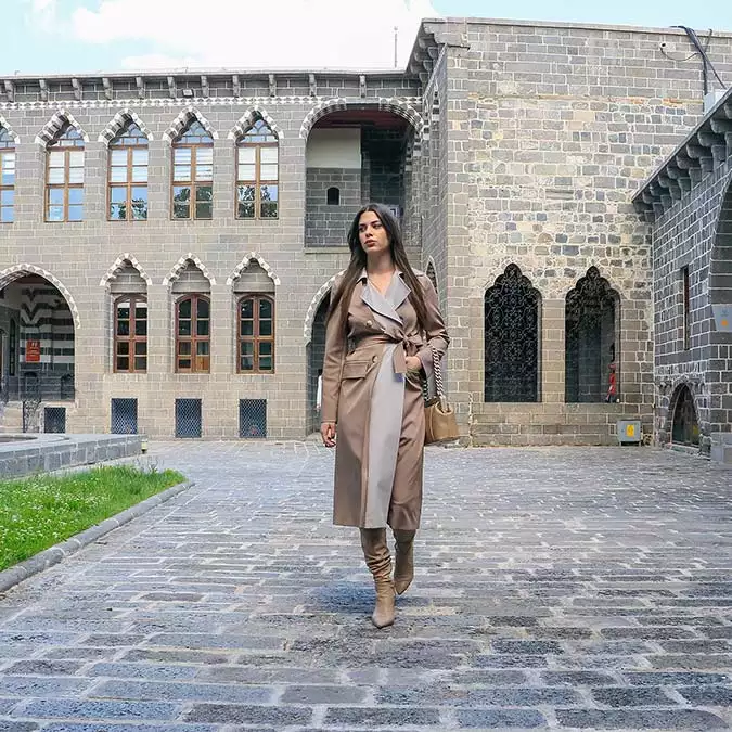 Diyarbakirin tarihi mekanlarinda unlu mankenlerle defile 2151 dhaphoto4 - moda ve kadın - haberton