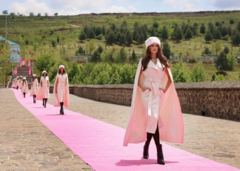 Diyarbakır'ın tarihi mekanlarında defile