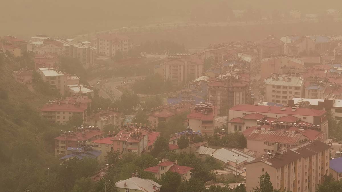 Suriye'den gelen çöl tozu taşınımı etkili oldu