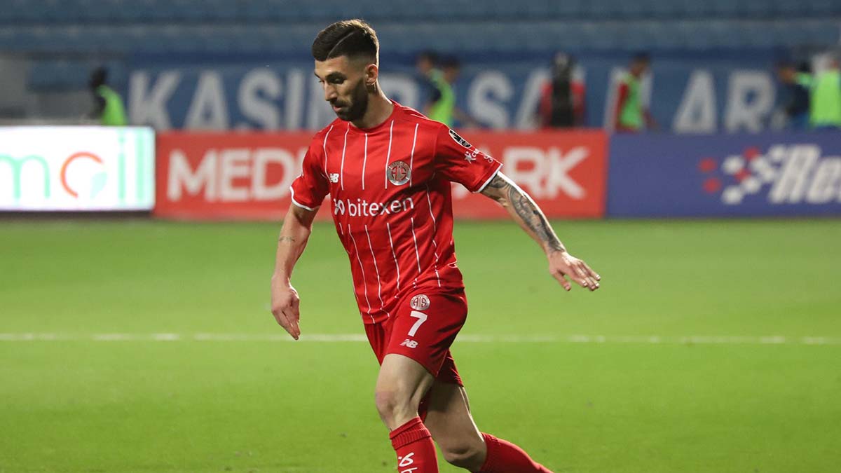 Doğukan Sinik 3 maçta forma giydi