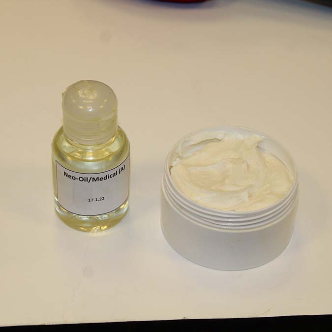 Gebze Teknik Üniversitesi Kimya Bölümü Biyokimya Anabilim Dalı Başkanı Prof. Dr. Aziz Tanrıseven, 15 yıllık çalışmayla ürettiği yağ ve kremle egzama hastalığına çare bulduğunu açıkladı.