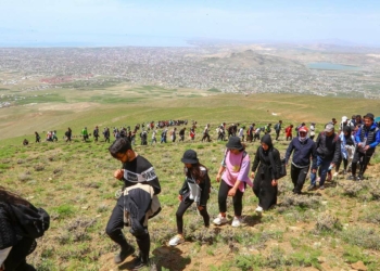 Erek Dağı'na tırmanıp halay çektiler