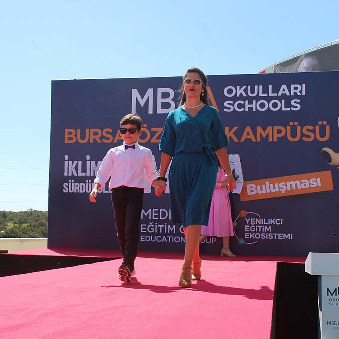 Eski kıyafetlerle sürdürülebilir modaya hayat verdiler