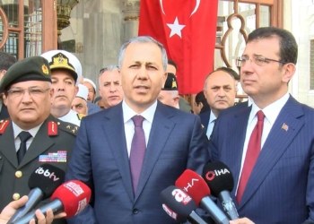 Fatih Sultan Mehmet türbesinde anma